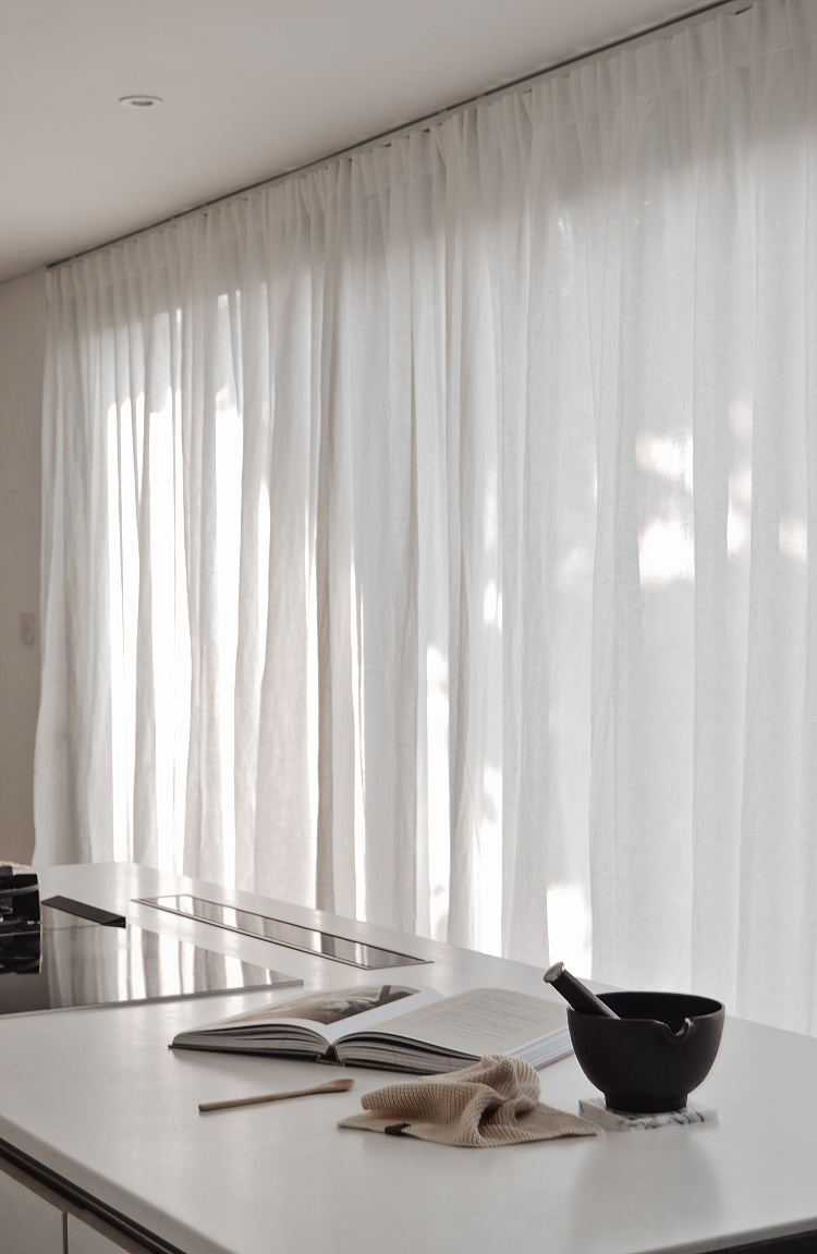 پرده توری و نیمه توری در آشپزخانه