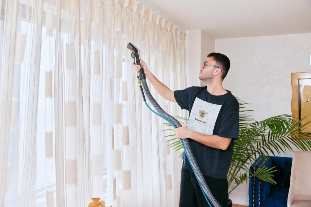 تمیز کردن خشک پرده