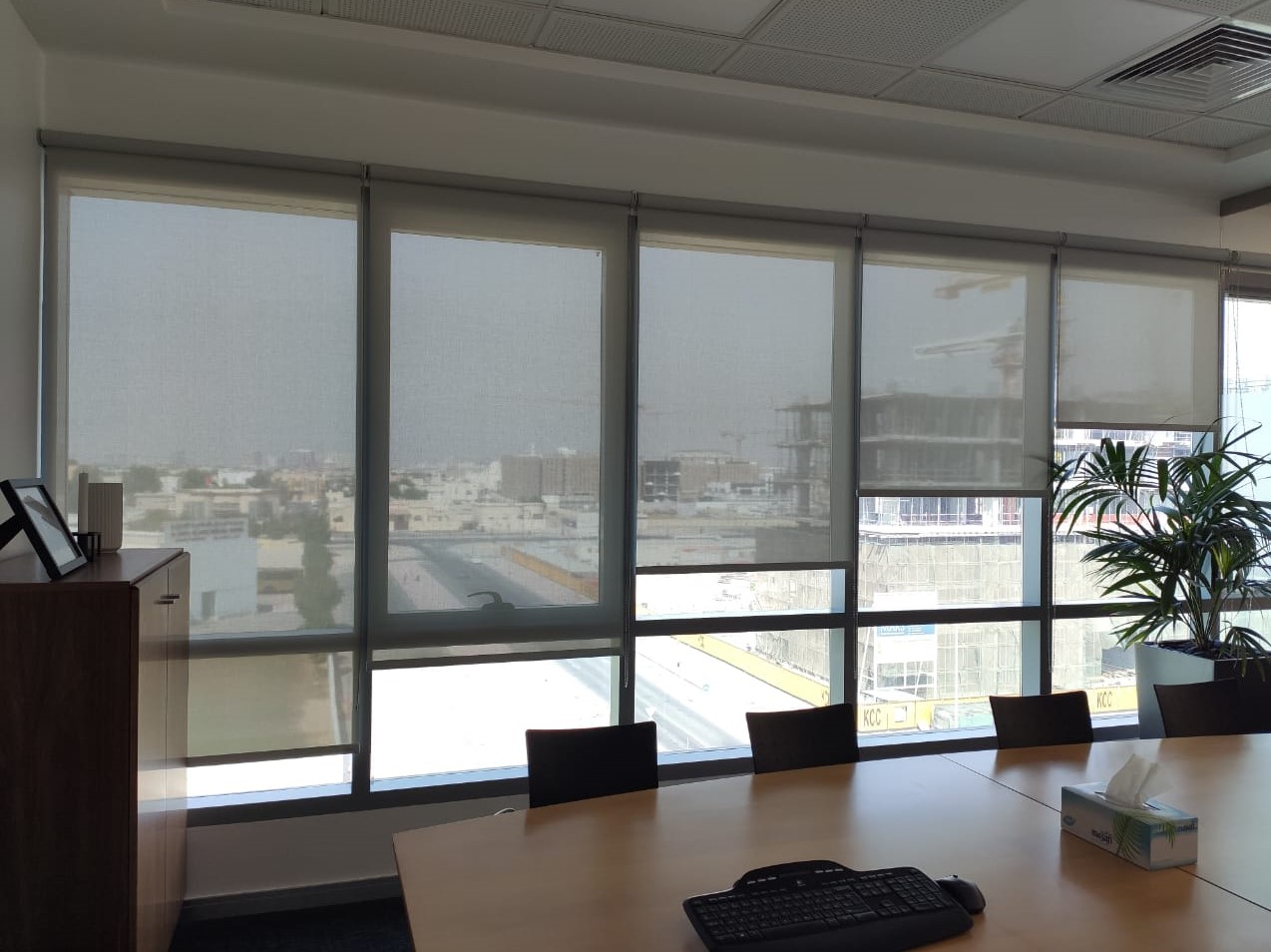 پرده سان اسکرین اداری
