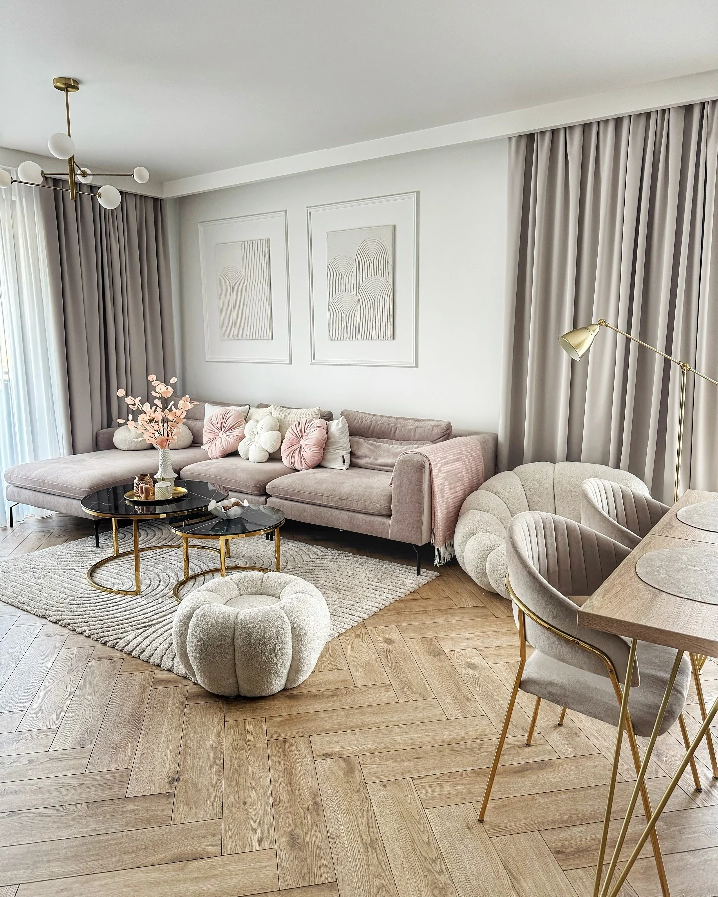 شیک بژ و گل‌ گون با جزئیات طلایی