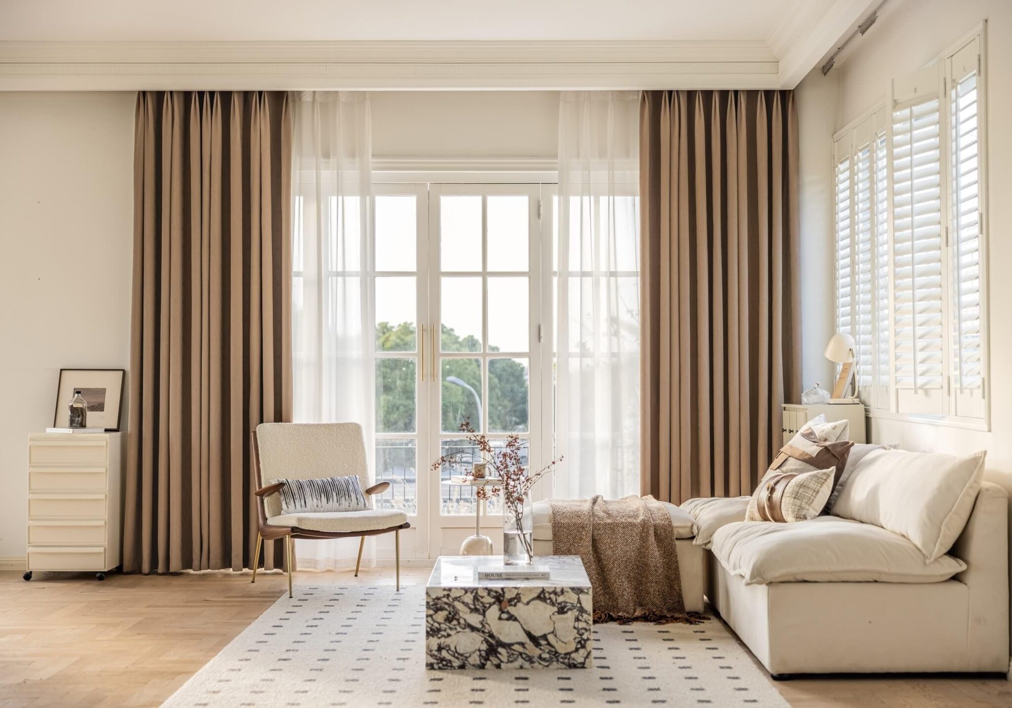 پرده مناسب پذیرایی؛ مینیمال یا پانچ؟