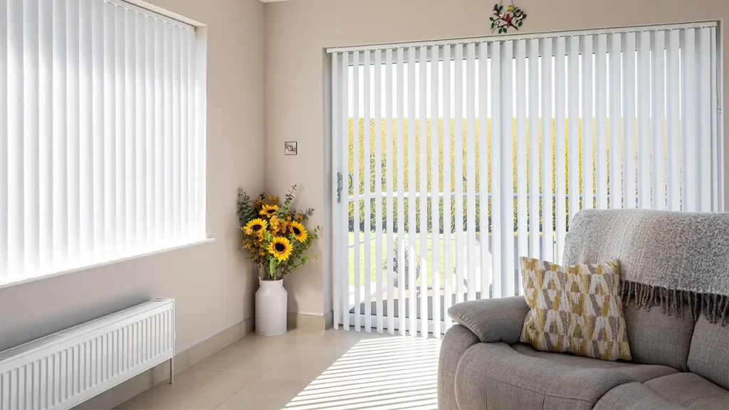 ترندهای پرده ورتیکال در دکوراسیون اداری و مسکونی 2026