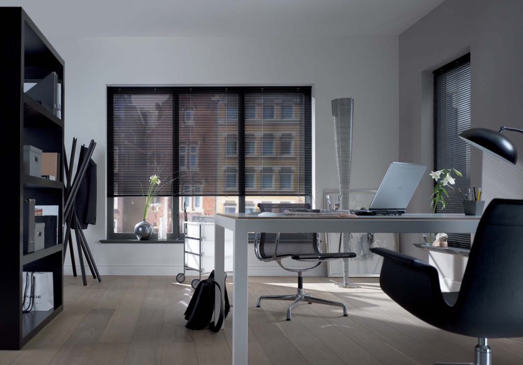 پرده اداری کرکره ای مناسب دفاتر مدرن و استارتاپی 2026